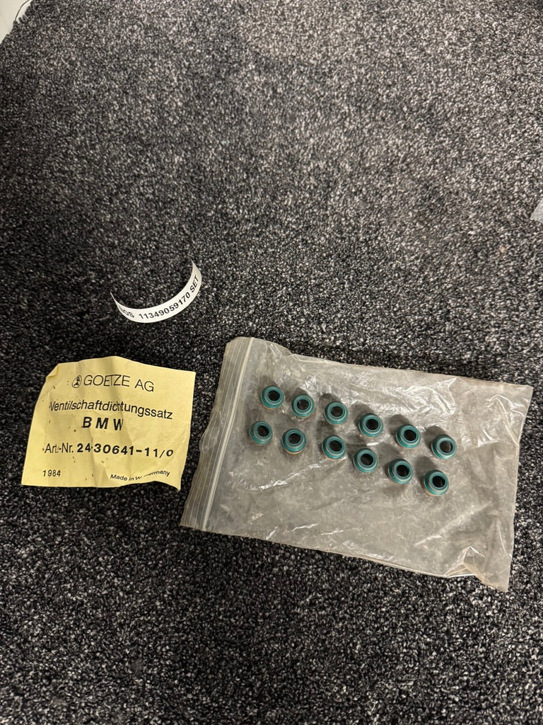 Goetze BMW M30 Valve Stem Seal Set – 12 Pieces – NOS – 11349059170