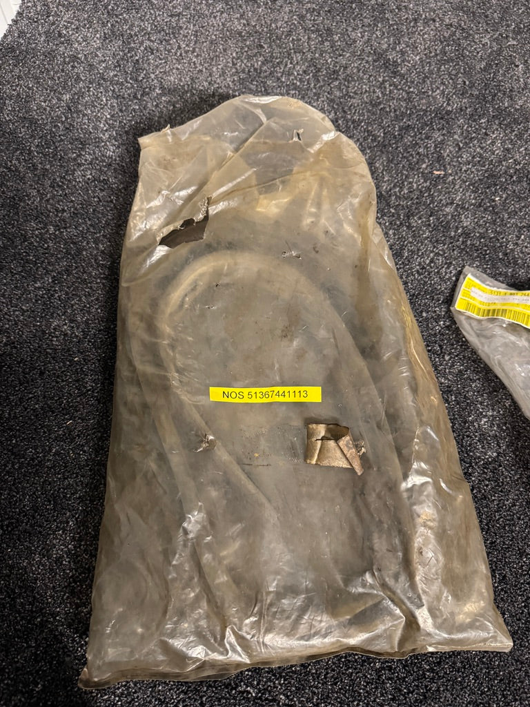 Genuine BMW 02 Series Right Rear Quarter Window Seal – NOS – 51367441113