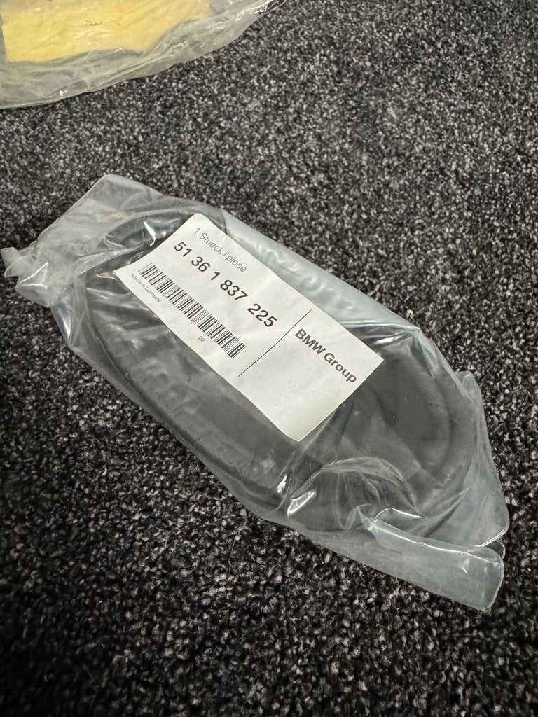 Genuine BMW NK E9 Left Fixed Quarter Window Seal – NOS – 51361837225