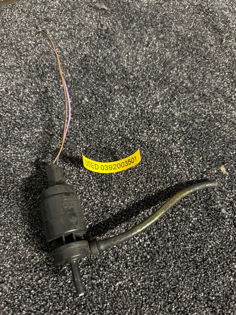 Used Bosch BMW Windscreen / Headlight Washer Pump – 0392003501