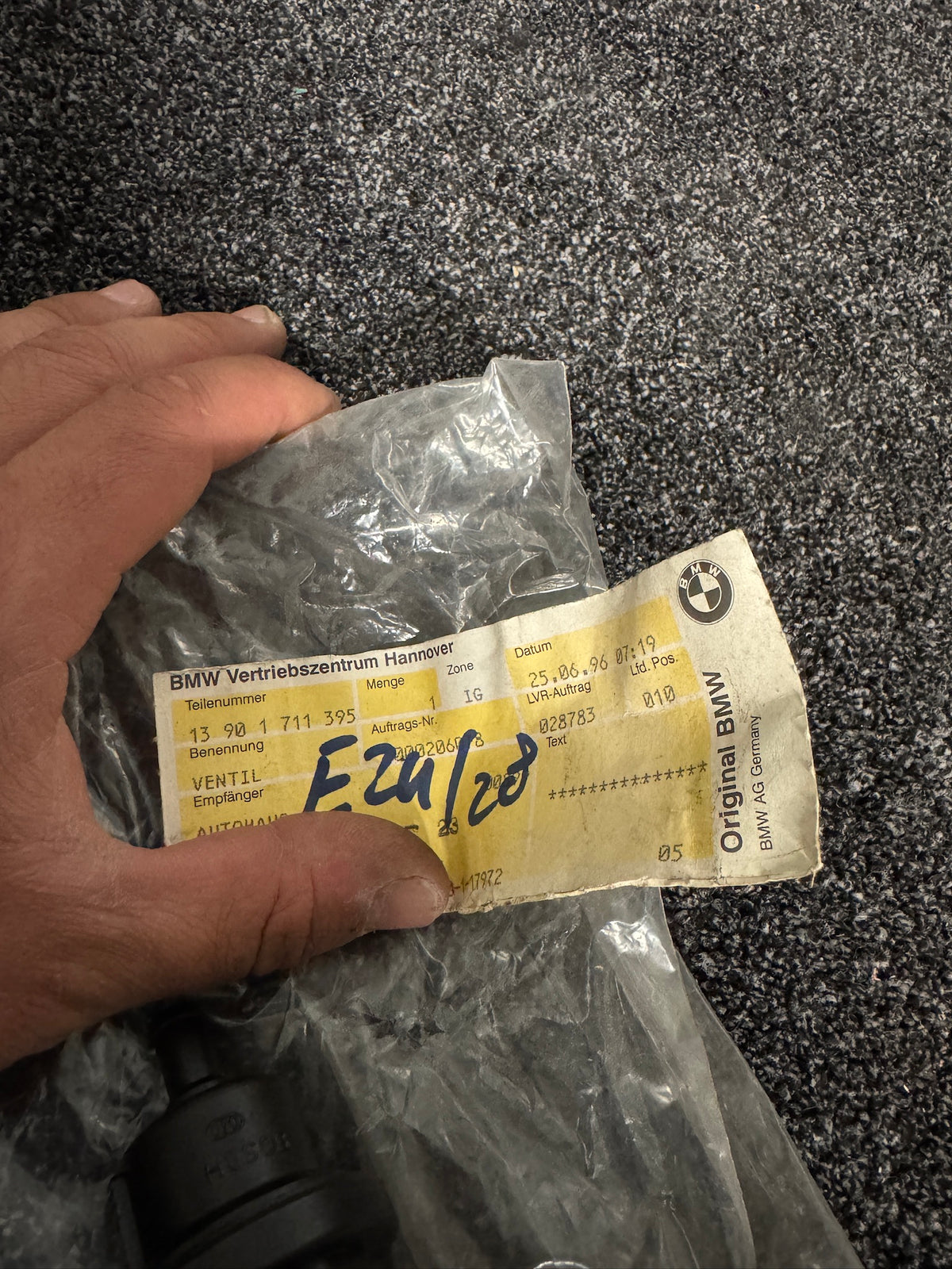 Genuine BMW Bosch Fuel Tank Breather Valve – NOS – 13901711395