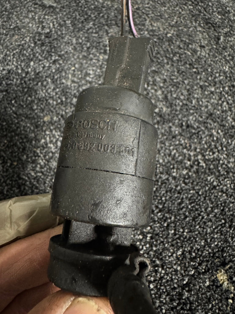 Used Bosch BMW Windscreen / Headlight Washer Pump – 0392003501