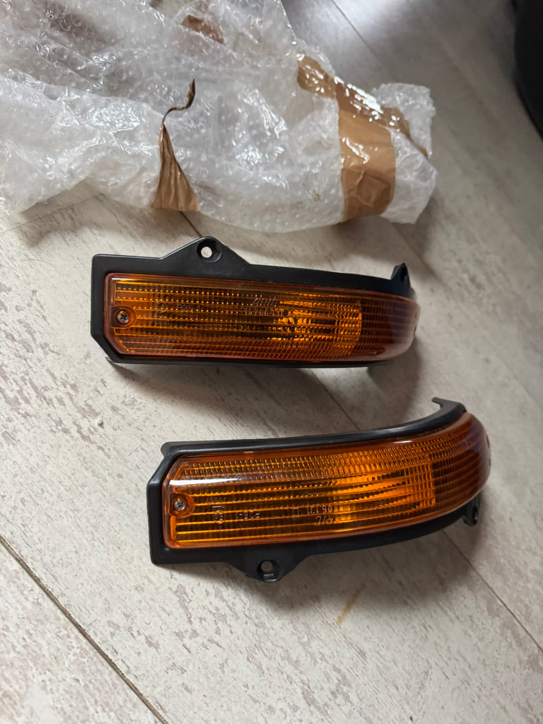 BMW E12 Blinker vorne mit Fassungen – Neues Aric Set