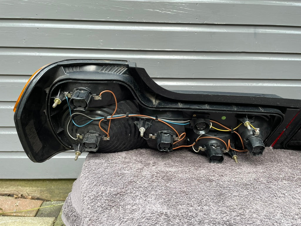 BMW 7er E32 Heckleuchten Set – Original BMW