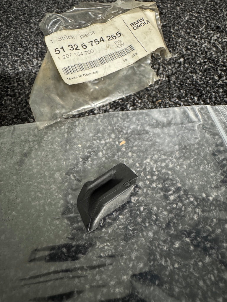 Genuine BMW Left Vent Window Top Cap – 1 Piece – NOS – 51326754265