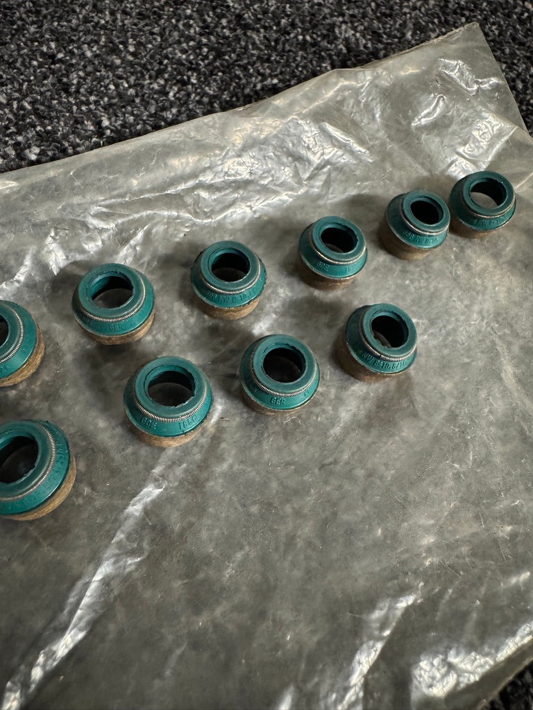 Goetze BMW M30 Valve Stem Seal Set – 12 Pieces – NOS – 11349059170