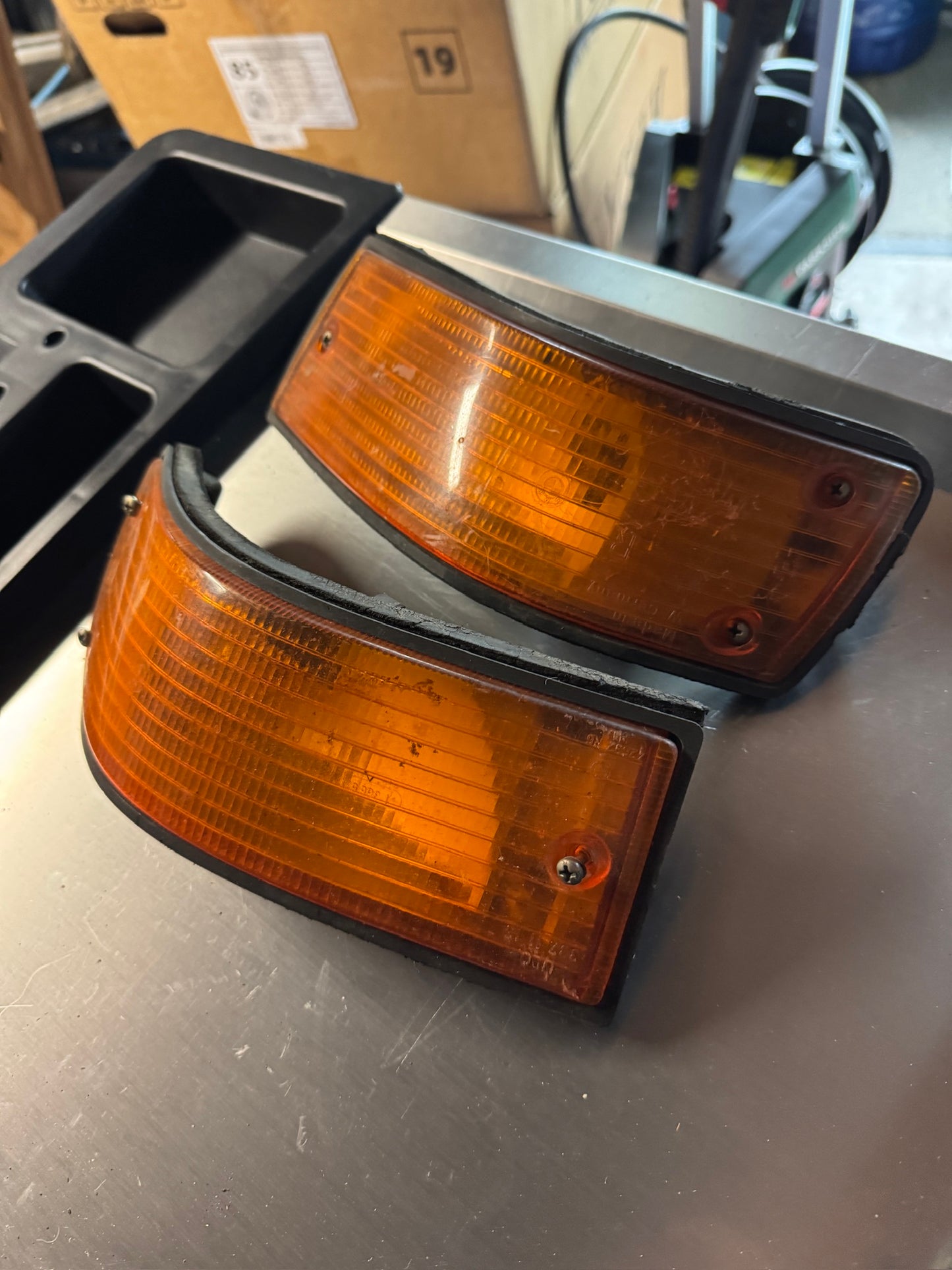 BMW E28 Blinkerleuchten mit Befestigungsgehäusen – Kompletter gebrauchter Satz inkl. Dichtungen