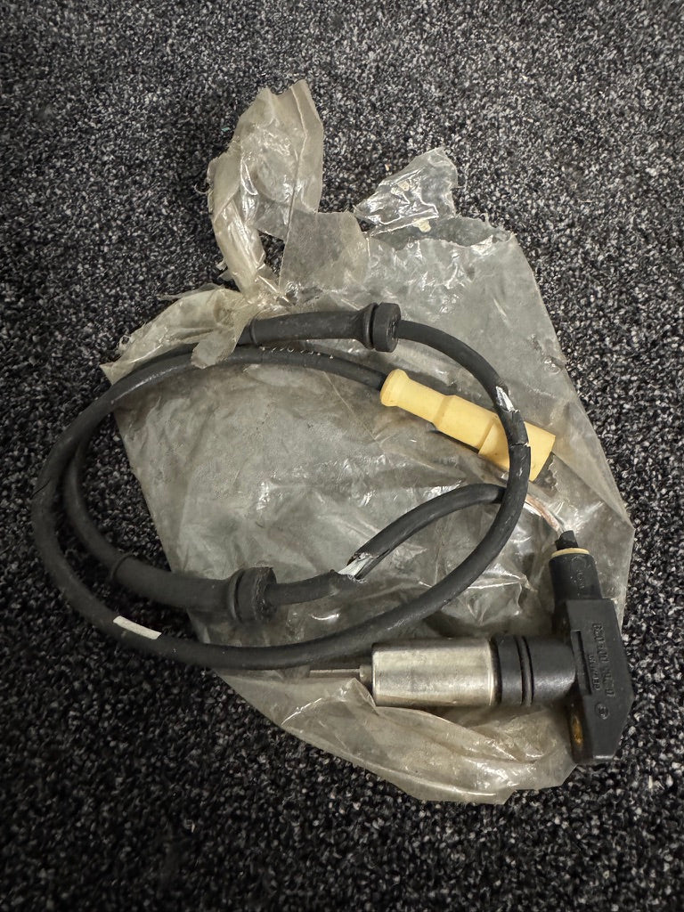 Bosch BMW E23 / E24 / E28 Front ABS Wheel Speed Sensor – NOS with Cable Cover Damage – 0265001029