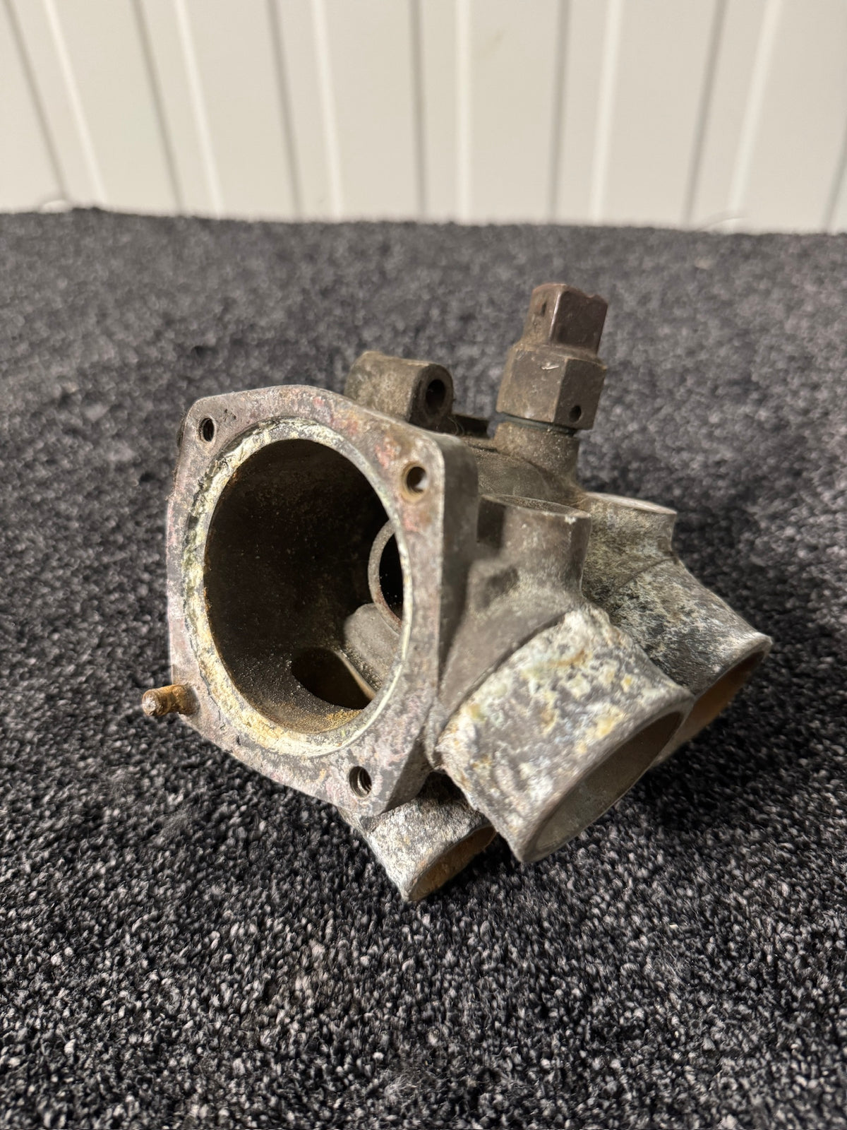 Used BMW M30 Thermostat Housing 11531710959