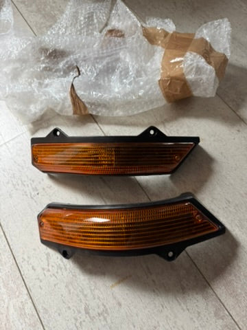 BMW E12 Knipperlichten Voor met Houders – Nieuwe Aric Set