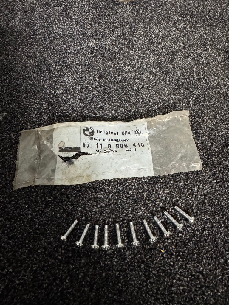 Genuine BMW NOS M4x16 Fillister Head Screws – Set of 10 – 07119906410