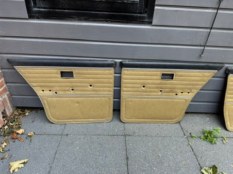 BMW E12 Beige Leder Türverkleidungen – Originale Innenverkleidungen (Set)