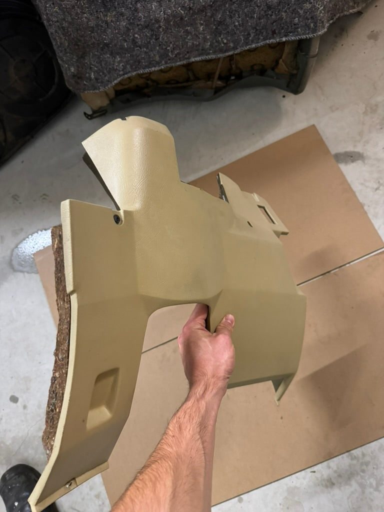 BMW E28 Fußraumverkleidung – Beige Verkleidung unter dem Armaturenbrett (Fahrerseite, Linkslenker)