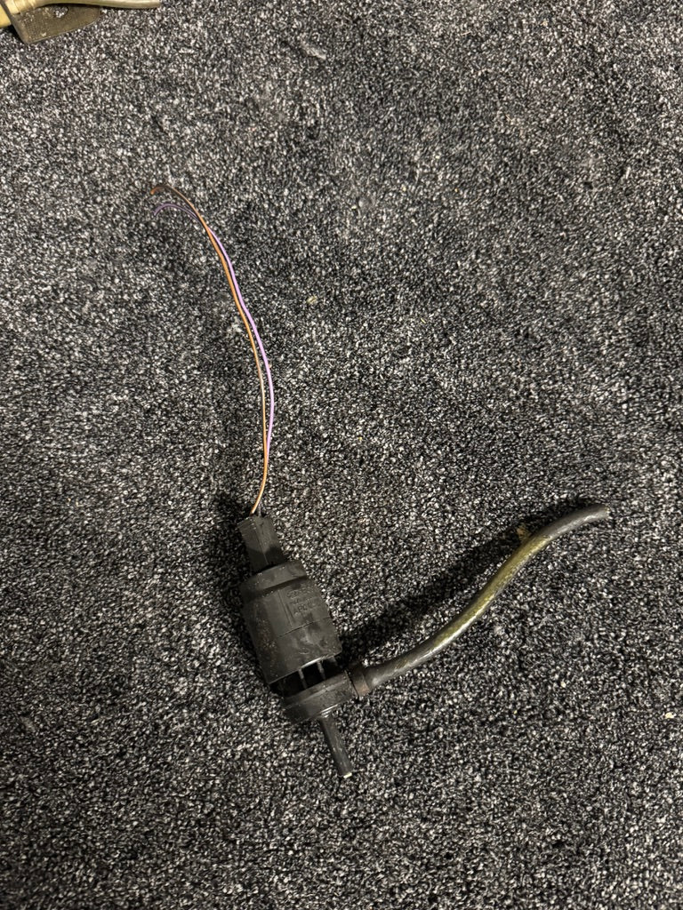 Used Bosch BMW Windscreen / Headlight Washer Pump – 0392003501
