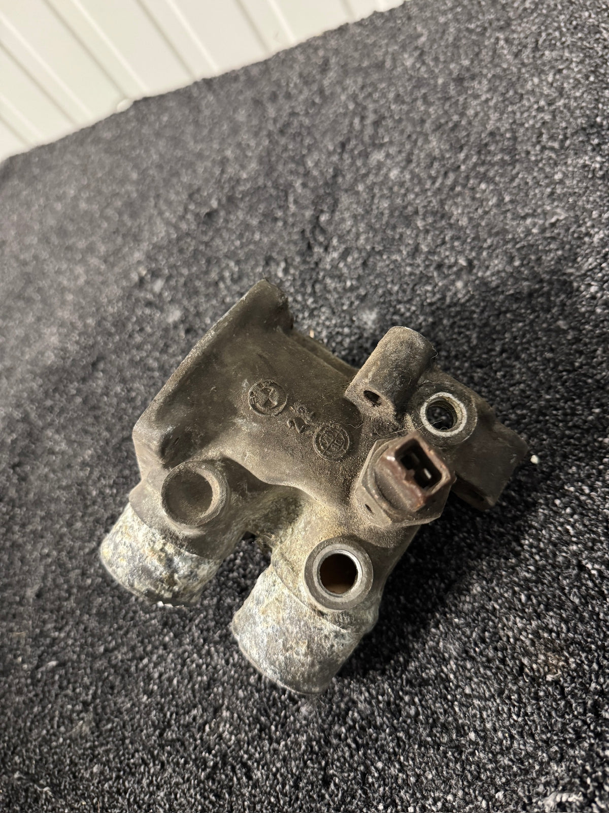 Used BMW M30 Thermostat Housing 11531710959