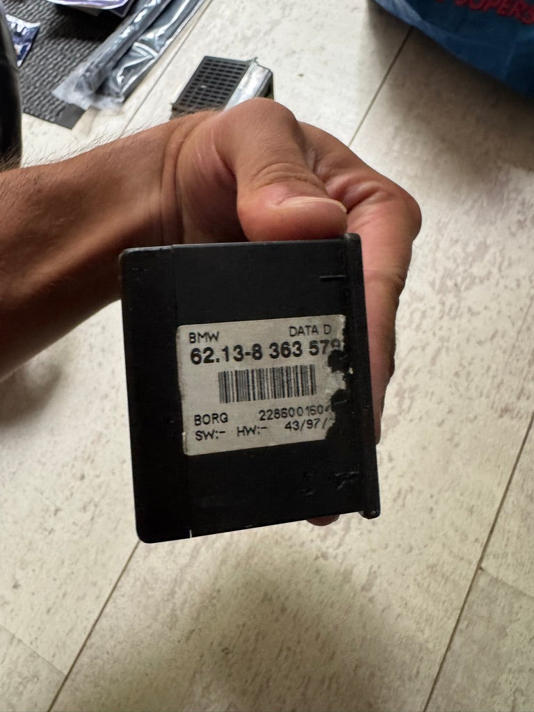 BMW E36 7-Tasten-Bordcomputer / Uhr – OEM (Gebraucht) 62138363579