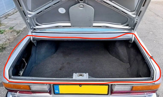 BMW E28 Kofferbakrubber – NIEUW 51711889473