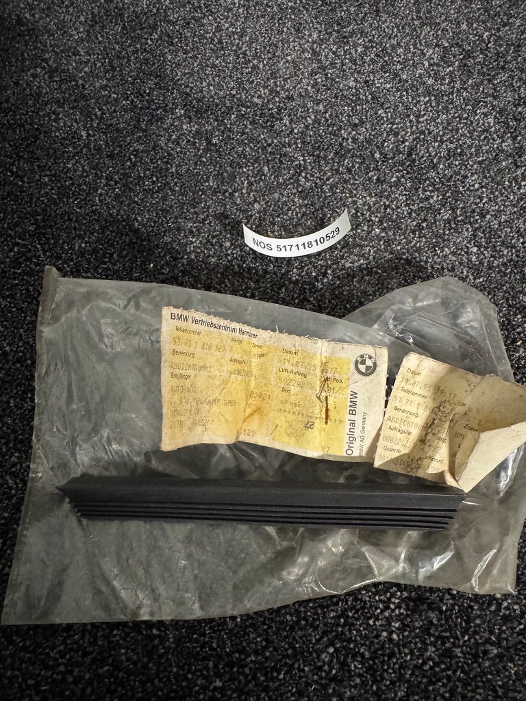 Genuine BMW E9 Hood Cowl Corner Rubber Seal – NOS – 51711810529