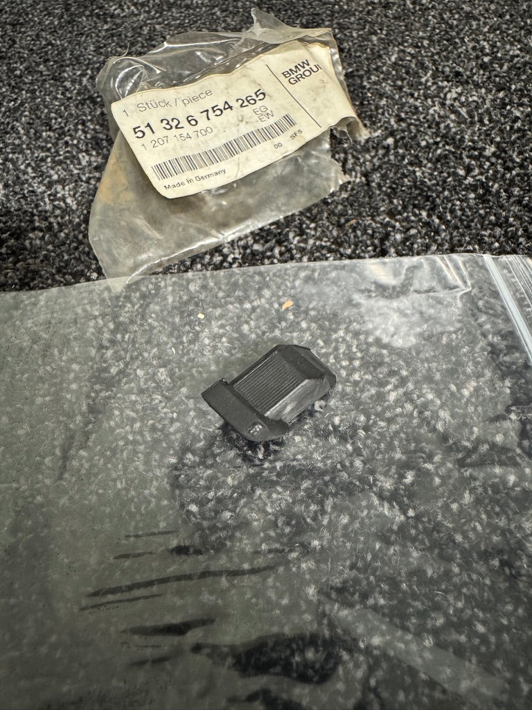 Genuine BMW Left Vent Window Top Cap – 1 Piece – NOS – 51326754265