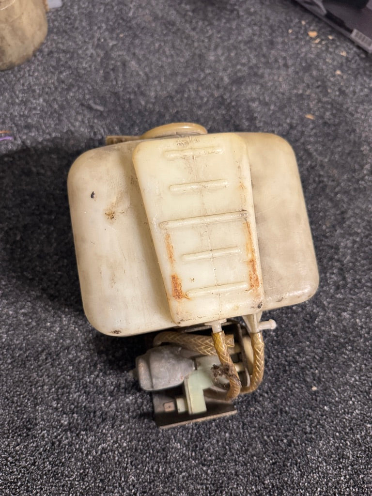 Original BMW VDO Windscreen Washer Reservoir with Working Pump – E10 / E9 / Neue Klasse
