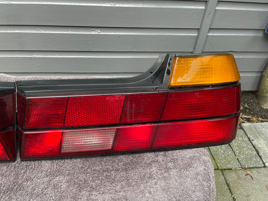 BMW 7er E32 Heckleuchten Set – Original BMW