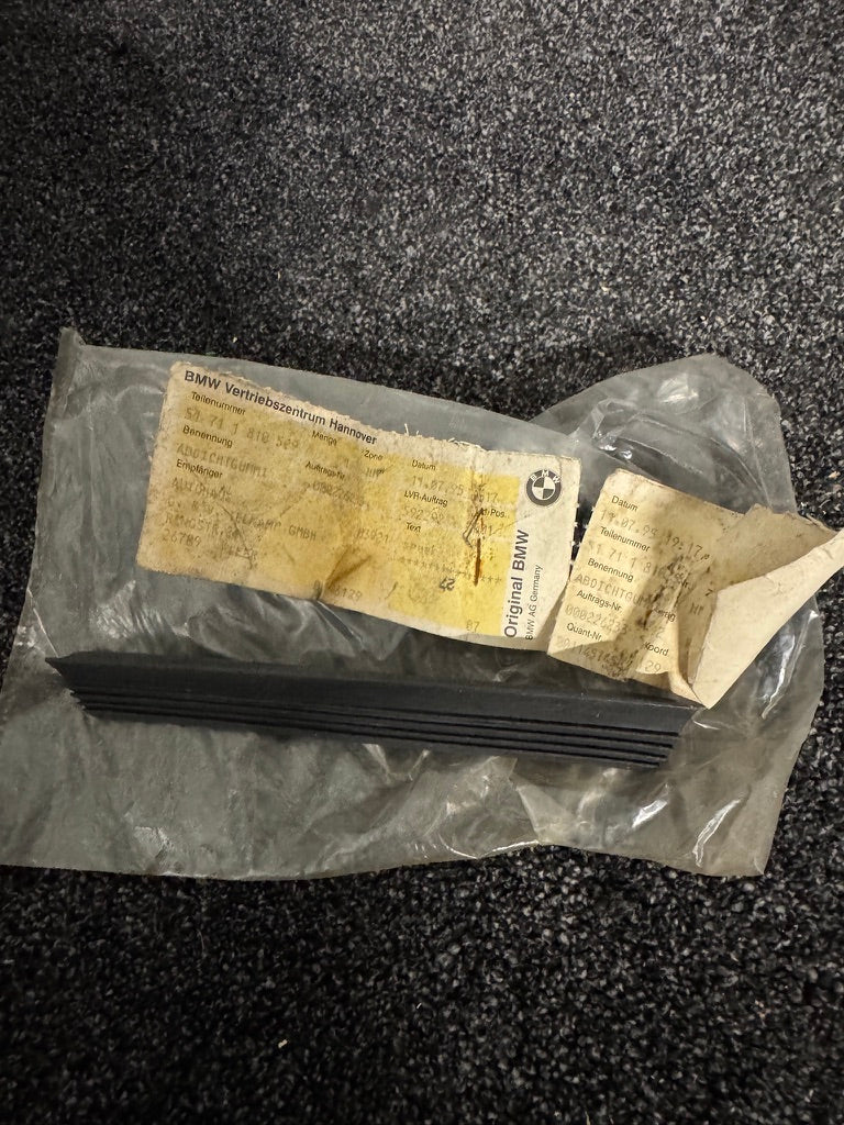 Genuine BMW E9 Hood Cowl Corner Rubber Seal – NOS – 51711810529