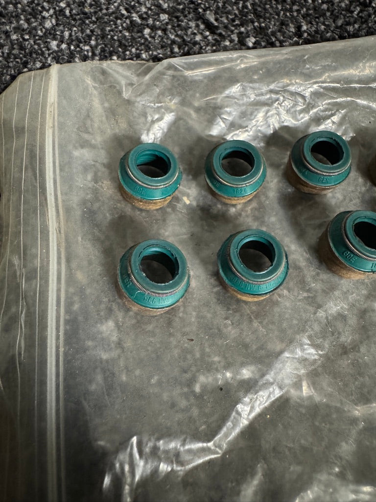 Goetze BMW M30 Valve Stem Seal Set – 12 Pieces – NOS – 11349059170
