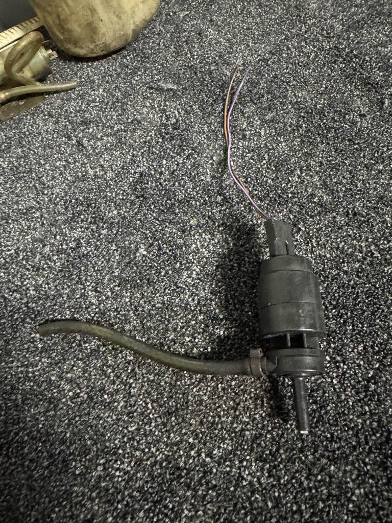 Used Bosch BMW Windscreen / Headlight Washer Pump – 0392003501