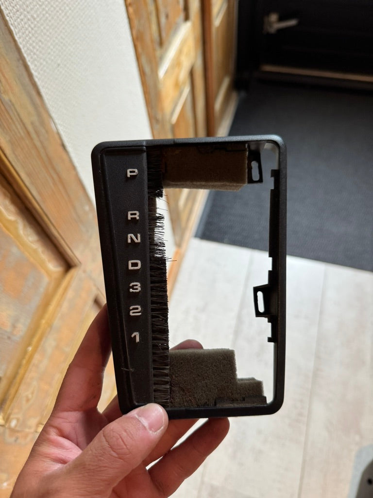 BMW E24 / E28 Afdekplaat Schakelpook Automaat – Origineel BMW