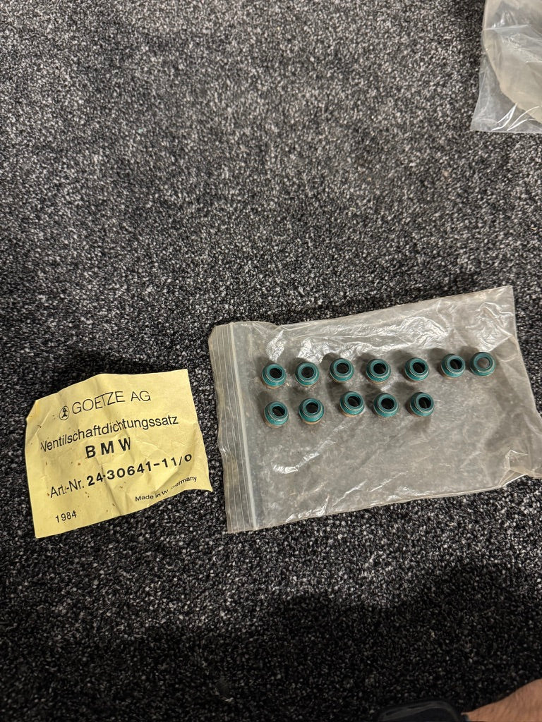 Goetze BMW M30 Valve Stem Seal Set – 12 Pieces – NOS – 11349059170