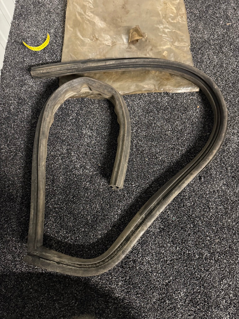 Genuine BMW 02 Series Right Rear Quarter Window Seal – NOS – 51367441113