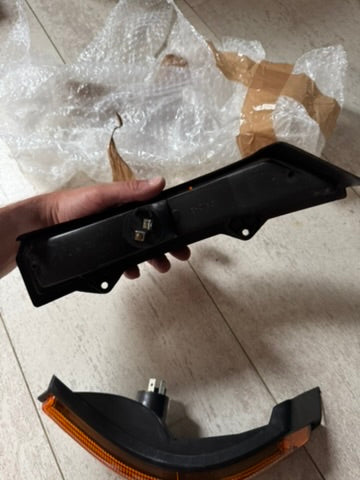 BMW E12 Blinker vorne mit Fassungen – Neues Aric Set