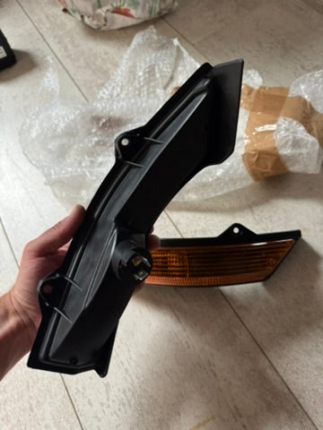 BMW E12 Blinker vorne mit Fassungen – Neues Aric Set