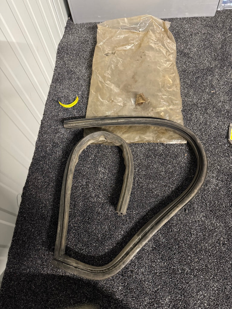 Genuine BMW 02 Series Right Rear Quarter Window Seal – NOS – 51367441113