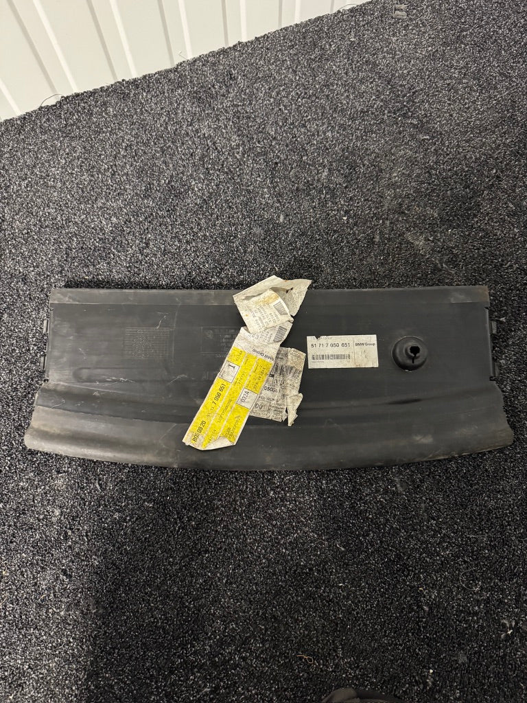 Genuine BMW E60 E61 Lower Air Duct – 51717050651 NOS