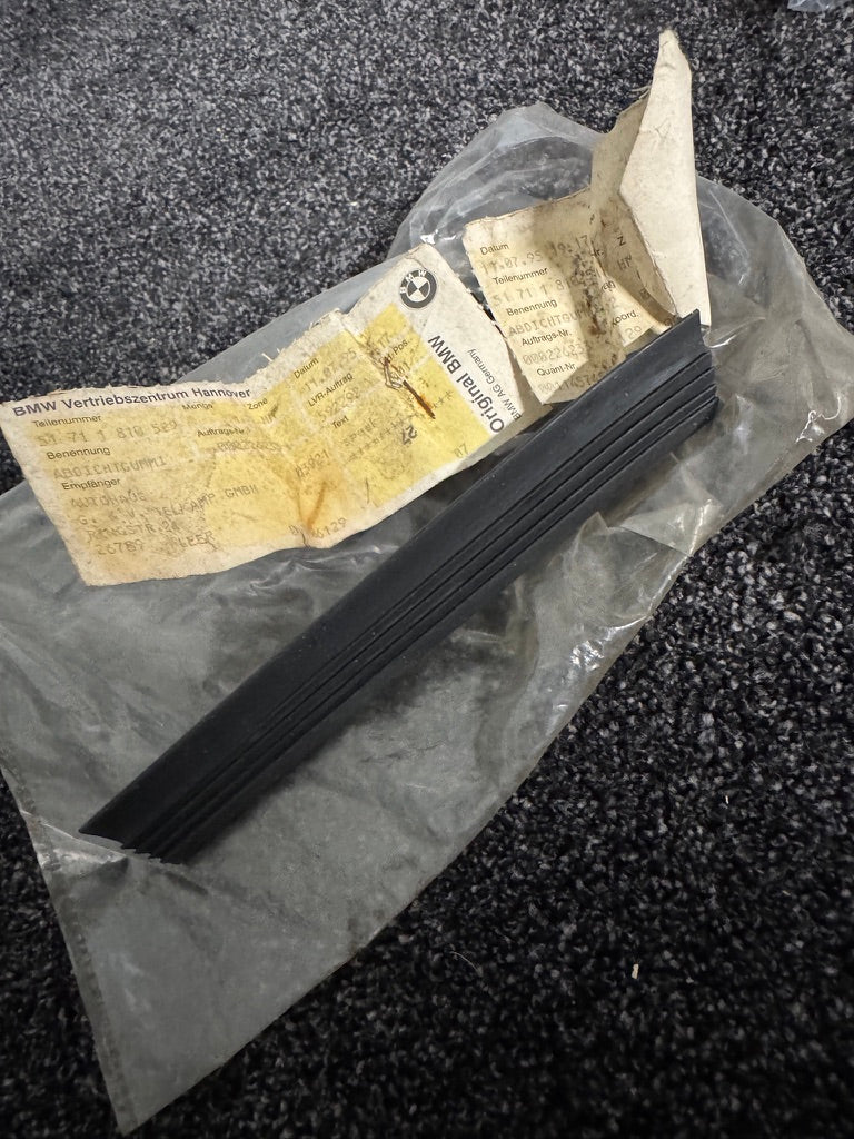 Genuine BMW E9 Hood Cowl Corner Rubber Seal – NOS – 51711810529