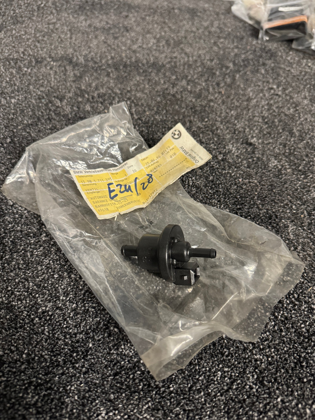 Genuine BMW Bosch Fuel Tank Breather Valve – NOS – 13901711395