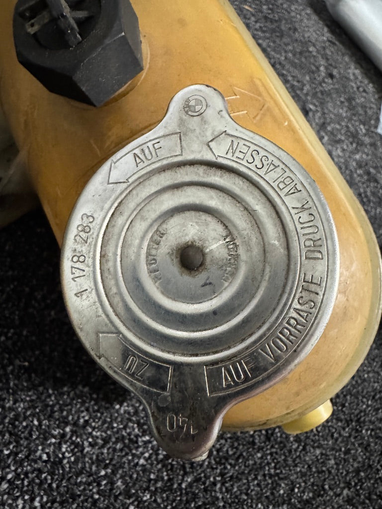 Used Genuine BMW E28 Coolant Expansion Tank – 524td / M5 – 17112225352