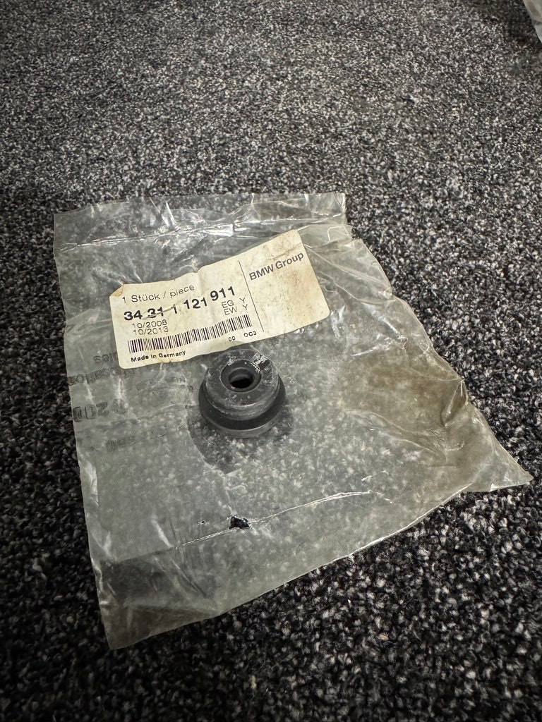 Genuine BMW Brake Master Cylinder Reservoir Grommet – NOS – 34311121911