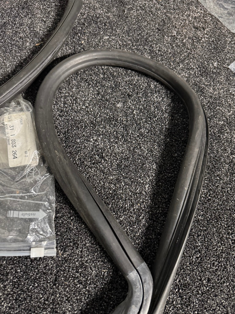 Genuine BMW 02 Touring Front Windscreen Seal – NOS – 51311803264