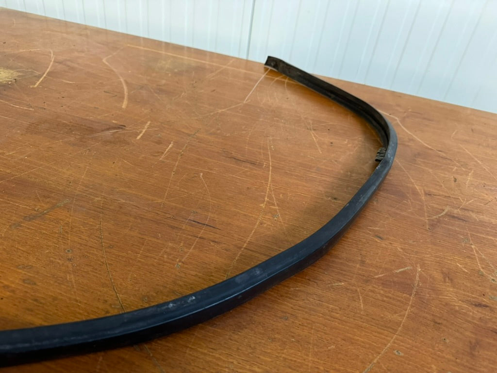 BMW E12 Voorbumper Rubberen Sierlijst Set – Gebruikt, Origineel