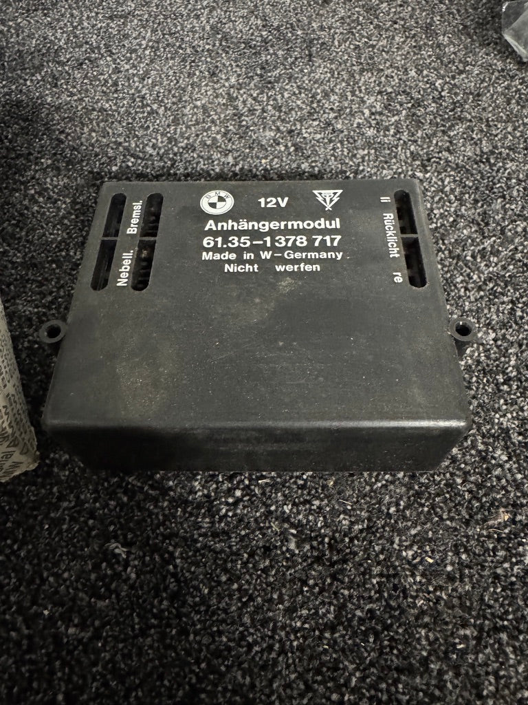 Genuine BMW 61351378717 E32 E34 Trailer Towing Module – NOS