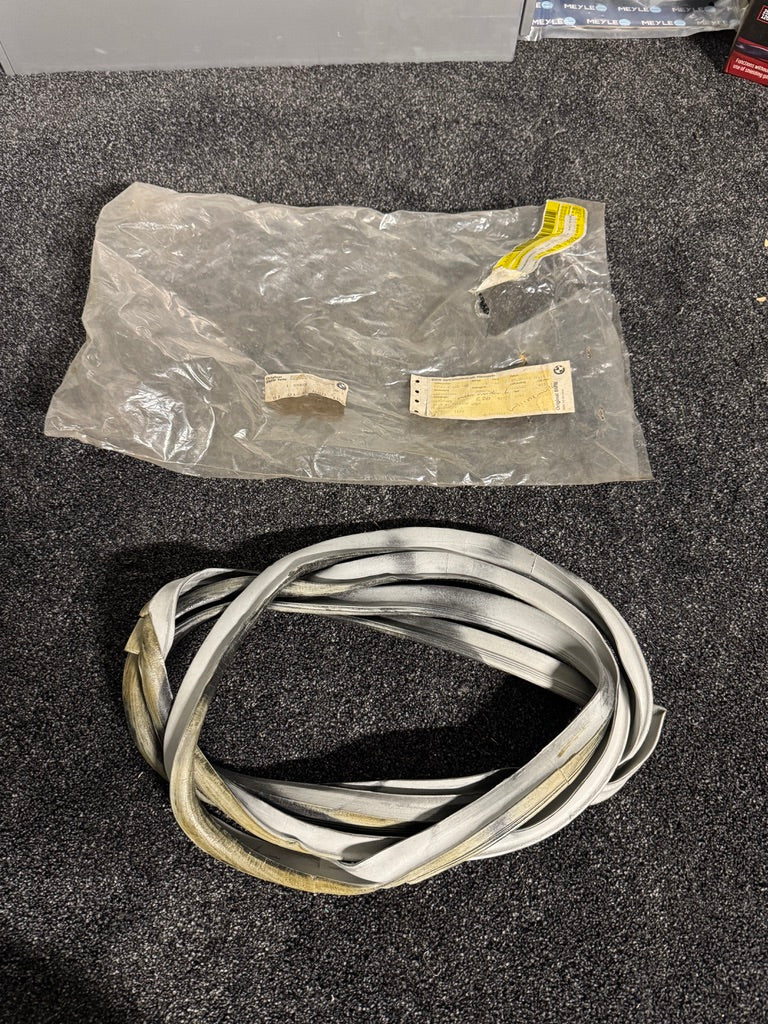 Genuine BMW Neue Klasse Front Left Door Seal – NOS – 51216640180