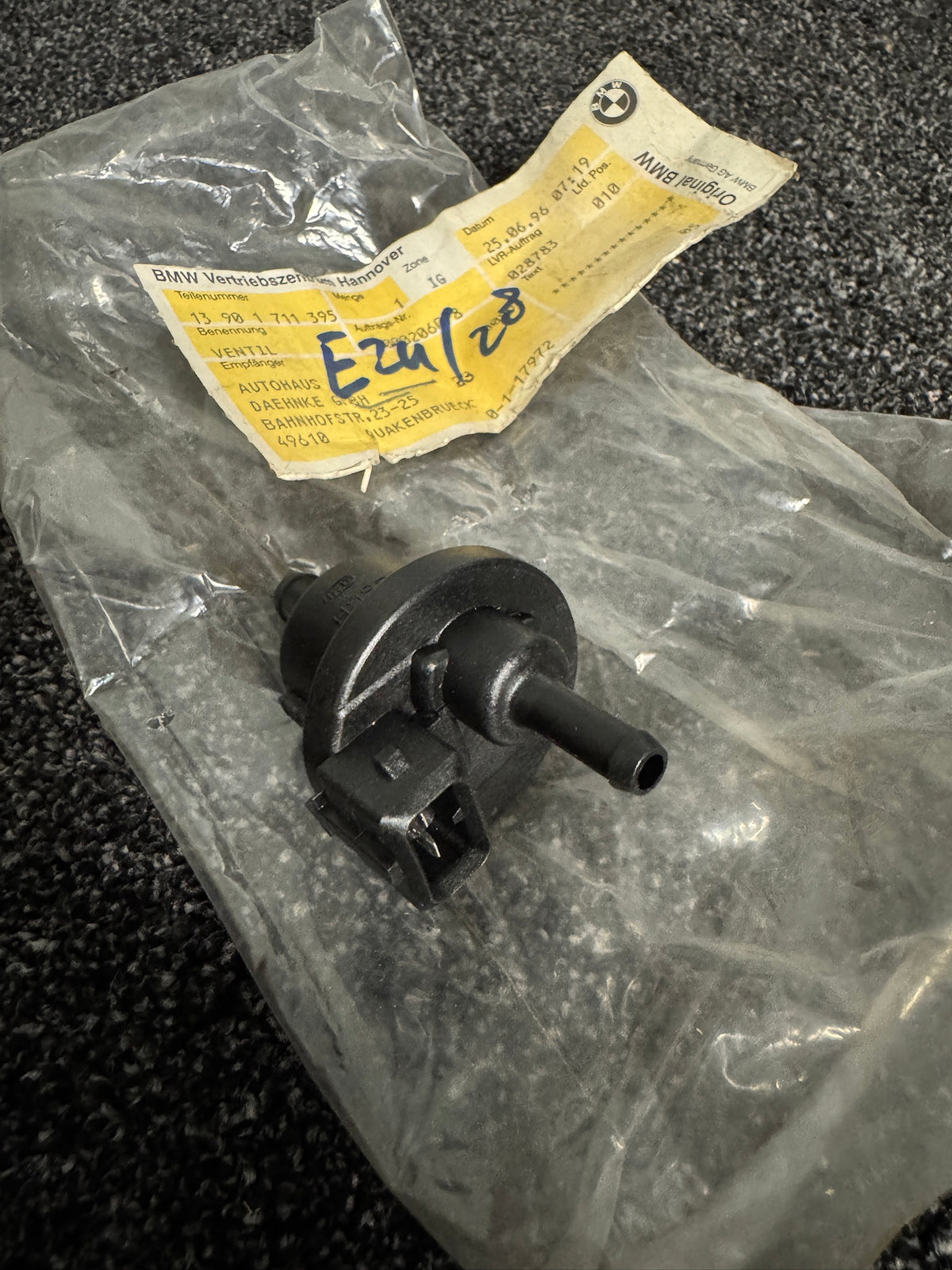 Genuine BMW Bosch Fuel Tank Breather Valve – NOS – 13901711395